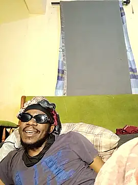 Snapshot of BIGDICKMULLAH chatting on May 3, 12:16 am BIGDICKMULLAH online show from May 3, 12:16 am