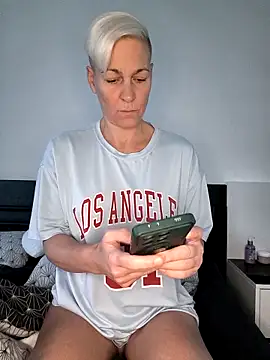 Snapshot of DarleenHot chatting on October 27, 6:50 am DarleenHot online show from October 27, 6:50 am