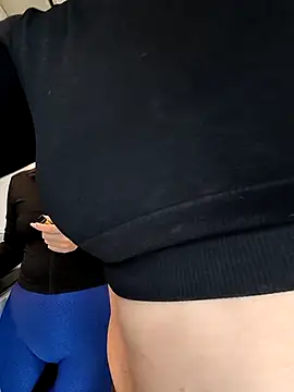 Snapshot of DarleenHot chatting on December 14, 8:52 am DarleenHot online show from December 14, 8:52 am