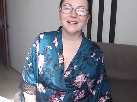Snapshot of Alma44 chatting on May 20, 6:08 am Alma44 online show from May 20, 6:08 am