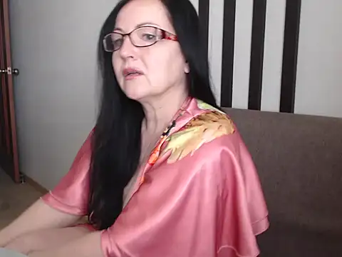 Snapshot of Alma44 chatting on May 31, 8:32 am Alma44 online show from May 31, 8:32 am