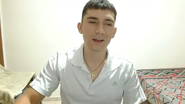 Snapshot of ChicoMaloFfF chatting on May 22, 1:02 am ChicoMaloFfF online show from May 22, 1:02 am