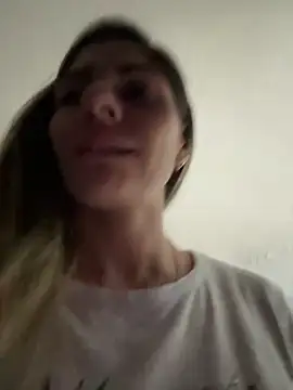 Snapshot of blonde_cat15 chatting on February 6, 7:24 am blonde cat15 online show from February 6, 7:24 am