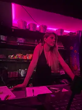 Snapshot of blonde_cat15 chatting on February 23, 6:39 am blonde cat15 online show from February 23, 6:39 am