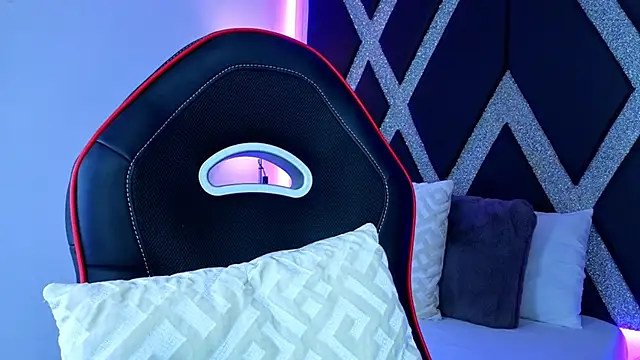 Snapshot of blonde_cat15 chatting on October 13, 1:38 am blonde cat15 online show from October 13, 1:38 am