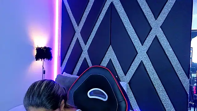 Snapshot of blonde_cat15 chatting on October 20, 8:53 pm blonde cat15 online show from October 20, 8:53 pm