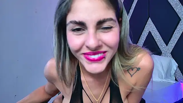 Snapshot of blonde_cat15 chatting on November 15, 2:42 am blonde cat15 online show from November 15, 2:42 am