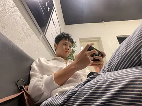 Plaxtique online show from November 8, 2:39 pm