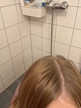 Snapshot of lilleambi chatting on February 5, 3:23 am lilleambi online show from February 5, 3:23 am