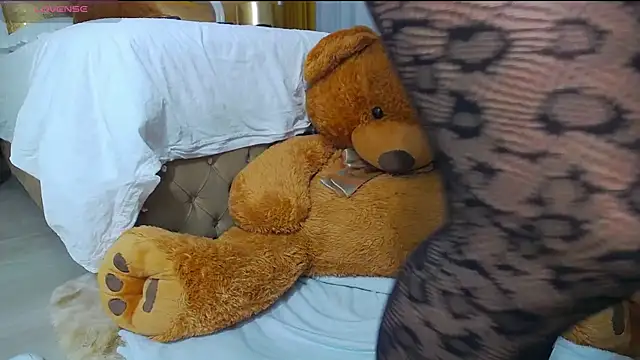 GoldenCaroline online show from March 14, 6:57 pm