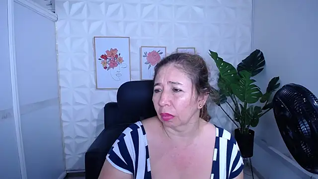 Valentinaa mature online show from October 29, 10:00 pm