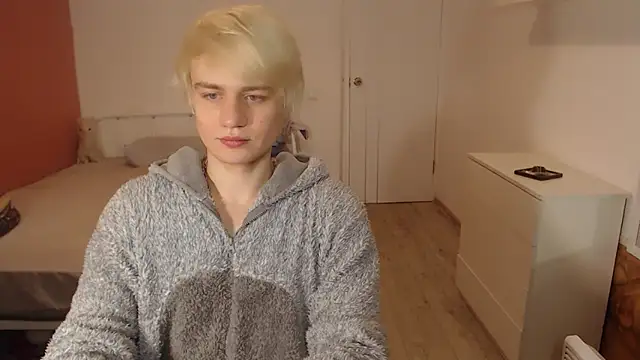 Snapshot of Oliver_sweet_ chatting on December 22, 1:57 am Oliver sweet online show from December 22, 1:57 am