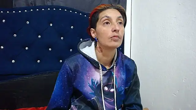 Snapshot of anyu1306 chatting on December 13, 12:42 am anyu1306 online show from December 13, 12:42 am