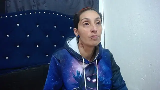 Snapshot of anyu1306 chatting on December 15, 6:07 am anyu1306 online show from December 15, 6:07 am