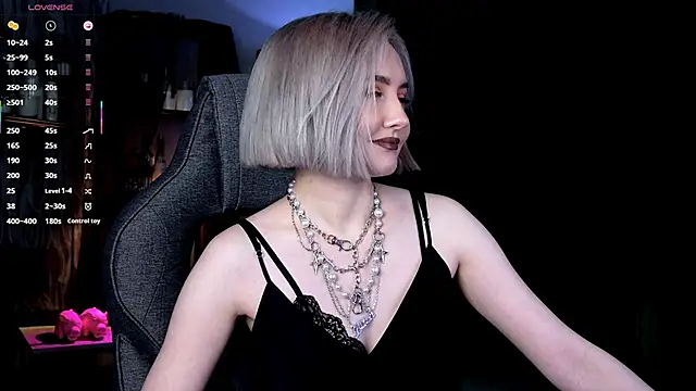 Snapshot of ReiYosimoto chatting on February 2, 7:23 pm ReiYosimoto online show from February 2, 7:23 pm