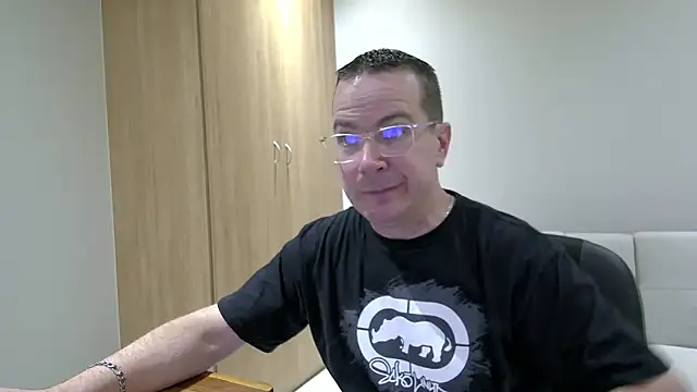 BrettJ81 online show from March 13, 5:18 pm