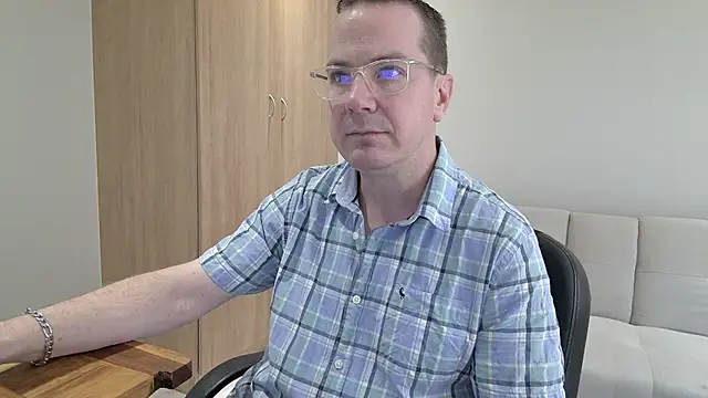 BrettJ81 online show from October 11, 9:41 am