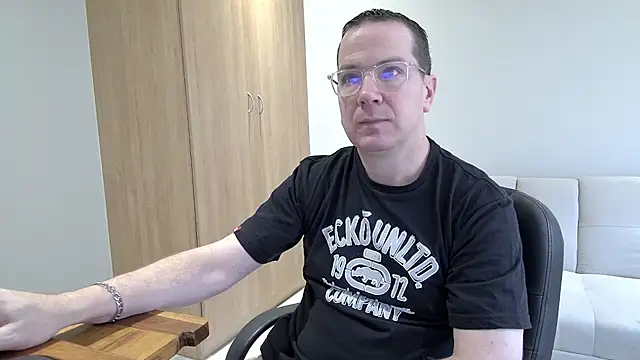 BrettJ81 online show from October 25, 10:45 am