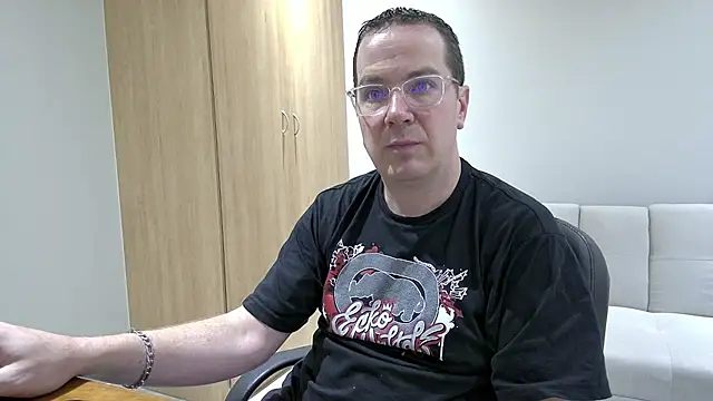 BrettJ81 online show from November 6, 2:51 pm