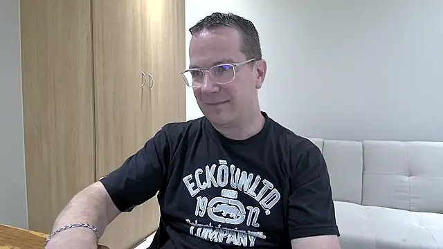 BrettJ81 online show from November 27, 1:02 pm