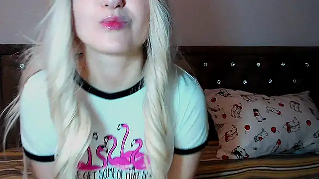 Snapshot of Sara4uu chatting on September 15, 12:32 am Sara4uu online show from September 15, 12:32 am