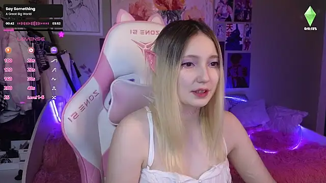 Snapshot of Evie_Ro chatting on December 17, 10:22 pm Evie Ro online show from December 17, 10:22 pm