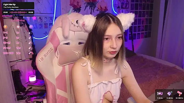 Snapshot of Evie_Ro chatting on October 13, 9:59 pm Evie Ro online show from October 13, 9:59 pm