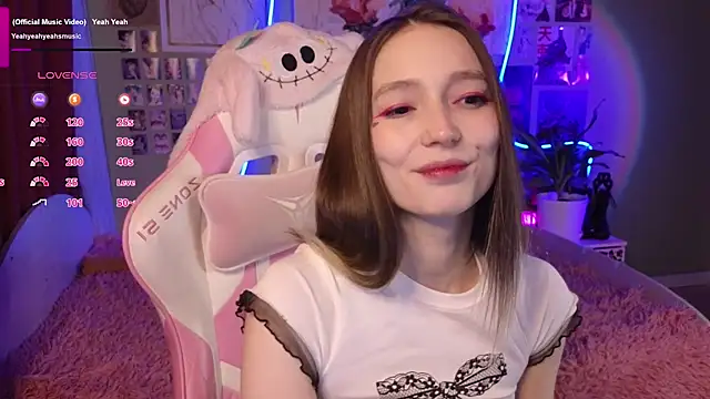 Snapshot of Evie_Ro chatting on May 11, 2:56 pm Evie Ro online show from May 11, 2:56 pm