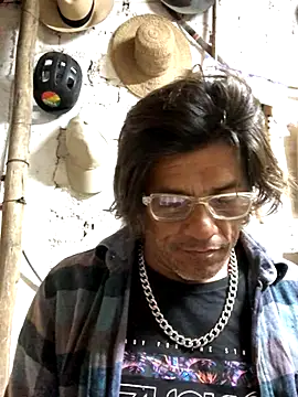 Snapshot of kvr27 chatting on October 1, 12:05 am kvr27 online show from October 1, 12:05 am