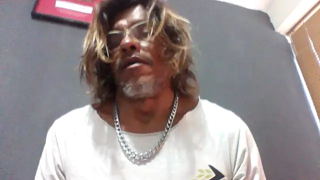 Snapshot of kvr27 chatting on May 14, 12:45 pm kvr27 online show from May 14, 12:45 pm