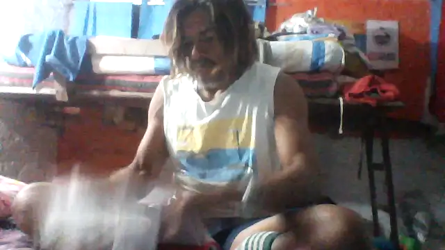 Snapshot of kvr27 chatting on June 4, 11:44 pm kvr27 online show from June 4, 11:44 pm