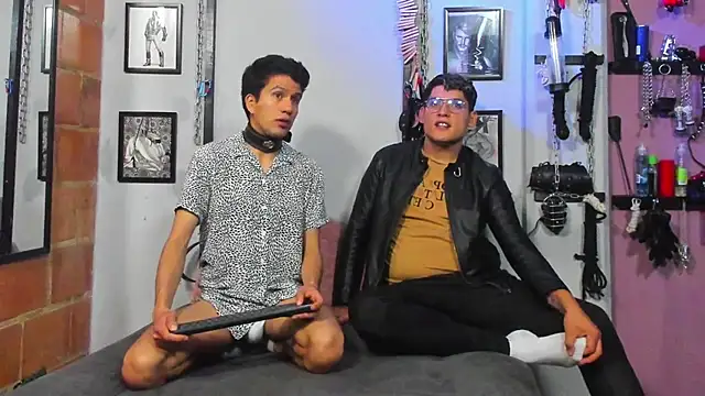 Snapshot of dom2travelersss chatting on March 14, 2:08 pm dom2travelersss online show from March 14, 2:08 pm