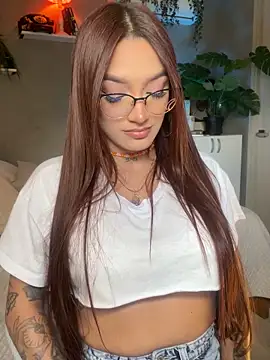 Snapshot of DaniDusan_ chatting on October 3, 4:15 pm DaniDusan  online show from October 3, 4:15 pm