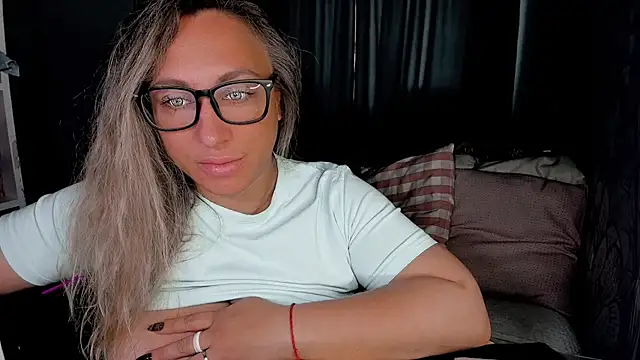 Snapshot of CumOnMy_Tits chatting on October 1, 12:49 am CumOnMy Tits online show from October 1, 12:49 am