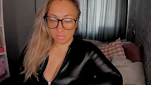 Snapshot of CumOnMy_Tits chatting on October 12, 4:33 am CumOnMy Tits online show from October 12, 4:33 am