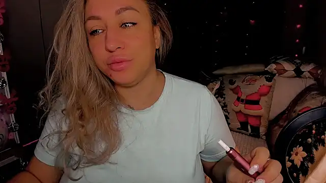 Snapshot of CumOnMy_Tits chatting on December 15, 1:21 am CumOnMy Tits online show from December 15, 1:21 am