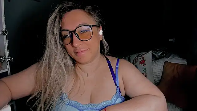 CumOnMy Tits online show from April 28, 3:11 am