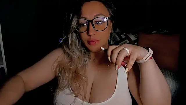 Snapshot of CumOnMy_Tits chatting on June 15, 1:19 am CumOnMy Tits online show from June 15, 1:19 am