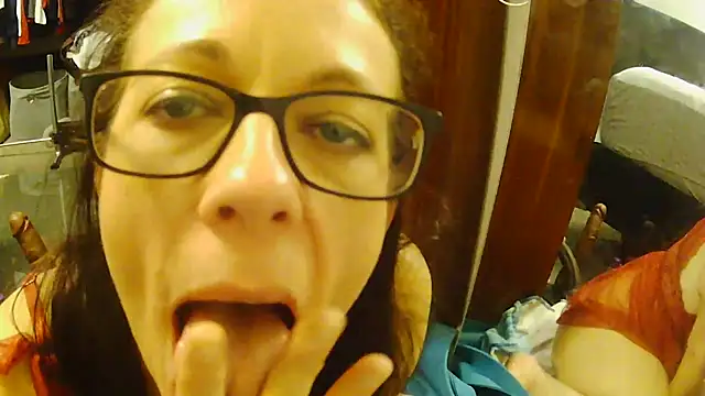 Snapshot of PartyPawgGirl420 chatting on June 8, 1:28 am PartyPawgGirl420 online show from June 8, 1:28 am