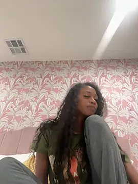 Snapshot of mismialove chatting on May 12, 9:17 am mismialove online show from May 12, 9:17 am