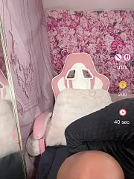 Snapshot of mismialove chatting on May 24, 1:38 pm mismialove online show from May 24, 1:38 pm