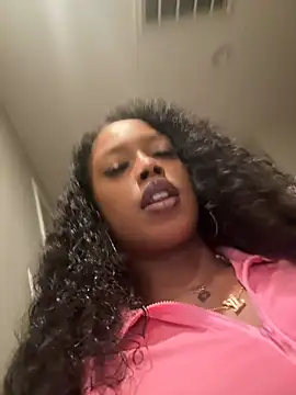 Snapshot of mismialove chatting on May 28, 10:23 am mismialove online show from May 28, 10:23 am