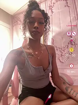 Snapshot of mismialove chatting on June 1, 10:17 am mismialove online show from June 1, 10:17 am
