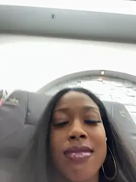 Snapshot of mismialove chatting on June 3, 8:03 pm mismialove online show from June 3, 8:03 pm