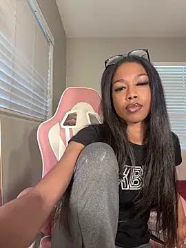Snapshot of mismialove chatting on June 4, 1:17 pm mismialove online show from June 4, 1:17 pm