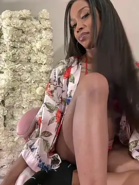 Snapshot of mismialove chatting on July 3, 8:54 am mismialove online show from July 3, 8:54 am