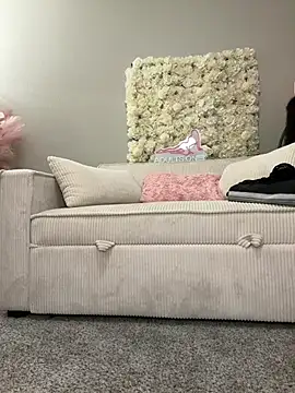 Snapshot of mismialove chatting on August 8, 9:00 am mismialove online show from August 8, 9:00 am