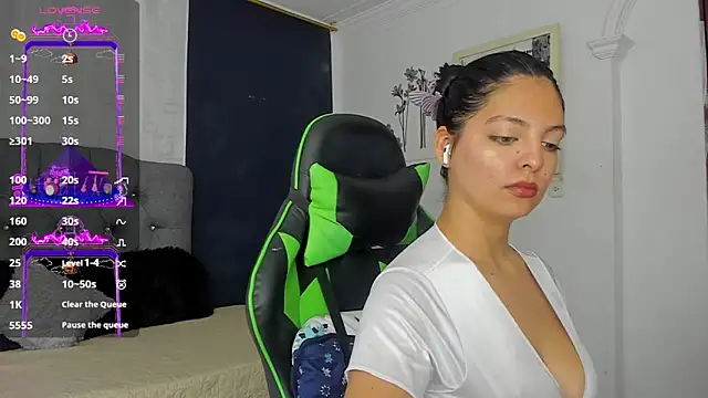 Snapshot of susan_smith18 chatting on October 6, 12:57 pm susan smith18 online show from October 6, 12:57 pm