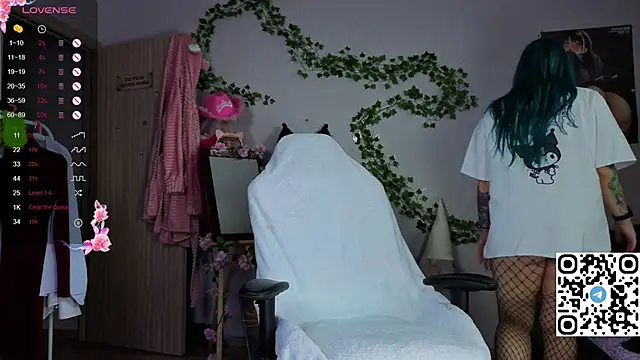 Snapshot of Silvia_Santorskii chatting on November 24, 8:47 am Silvia Santorskii online show from November 24, 8:47 am