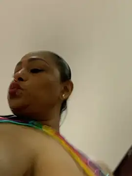 Snapshot of sofia_xxx02 chatting on May 20, 12:06 am sofia xxx02 online show from May 20, 12:06 am